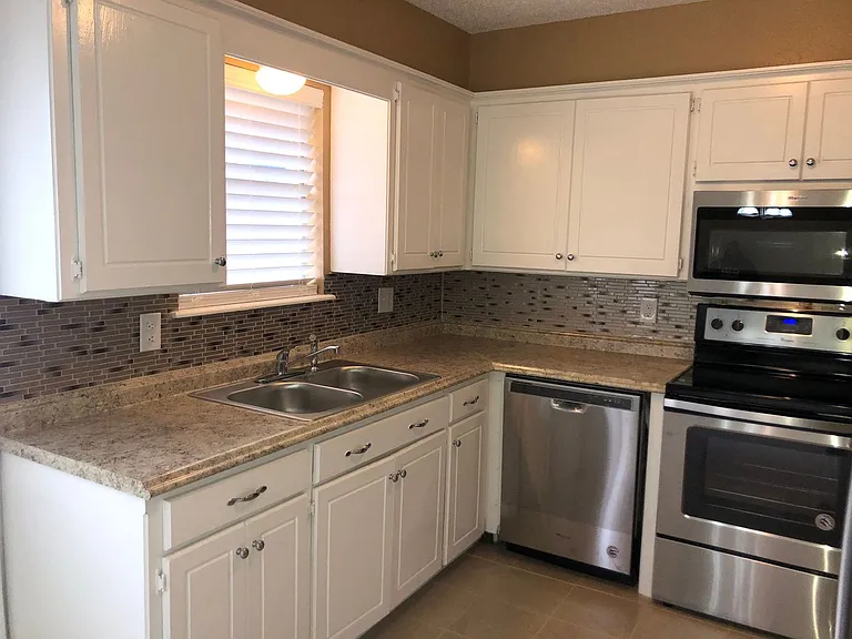 8808 Cedar Ln — Photo 4