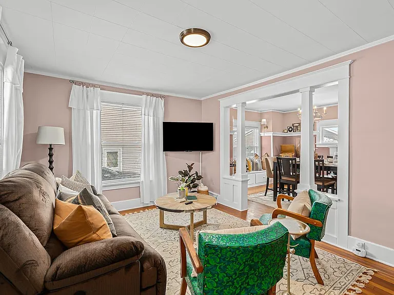 211 Catalpa Dr — Photo 3