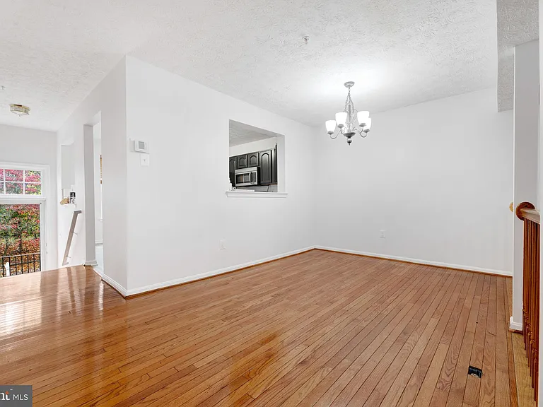 2406 Lemontree Ln — Photo 5