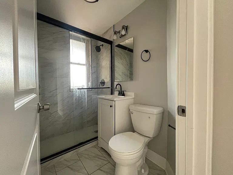 722 N Austin Blvd #3W — Photo 11