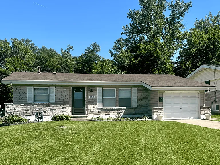 2515 Linnell Dr — Photo 1