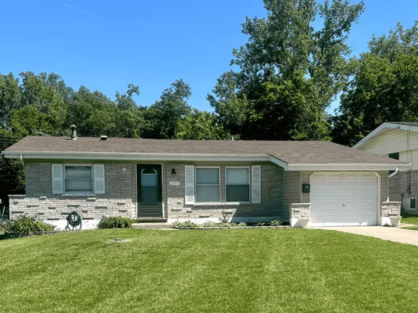 2515 Linnell Dr, Saint Louis, MO 63136