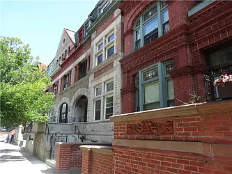 Rented by R New York