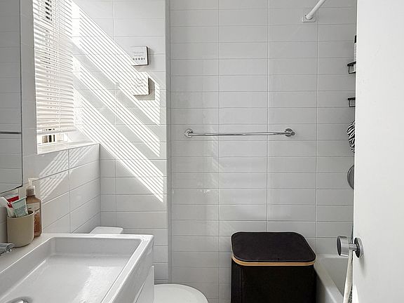 3rd image of 166 W 75th St APT 1108