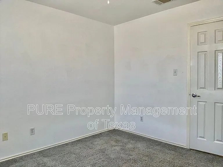 1405 Summercrest Blvd — Photo 22