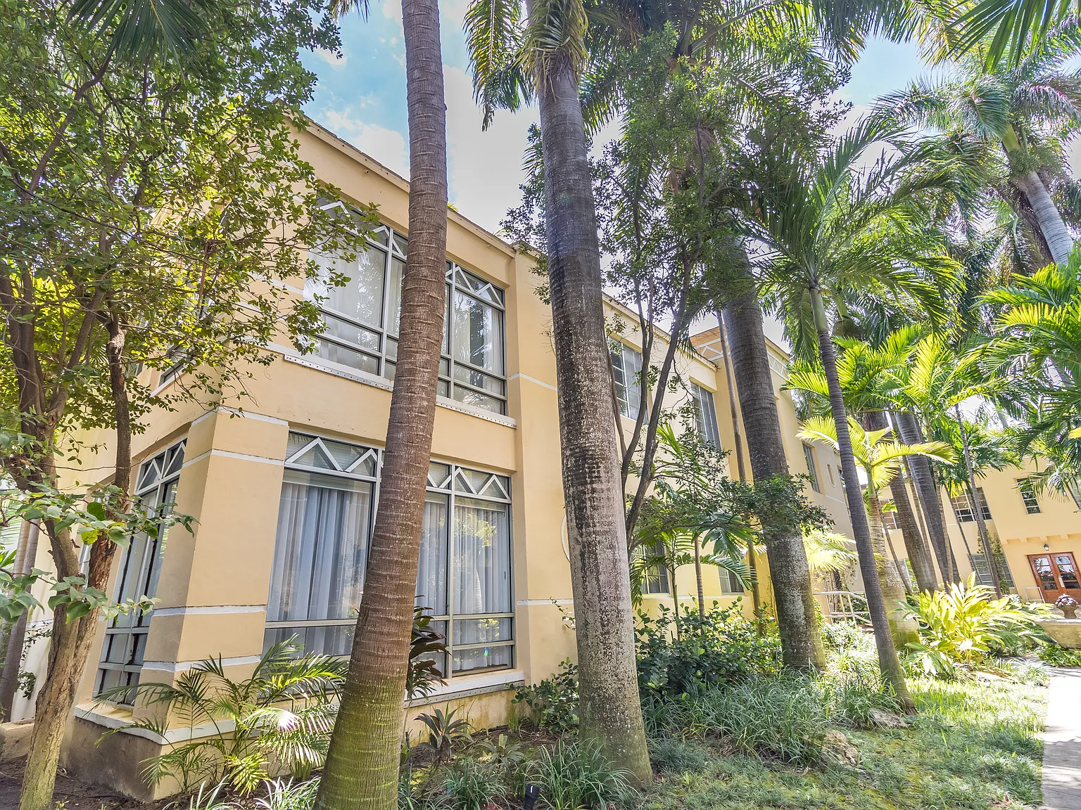 2 bed, 800 sqft, $2,650 — Photo 4