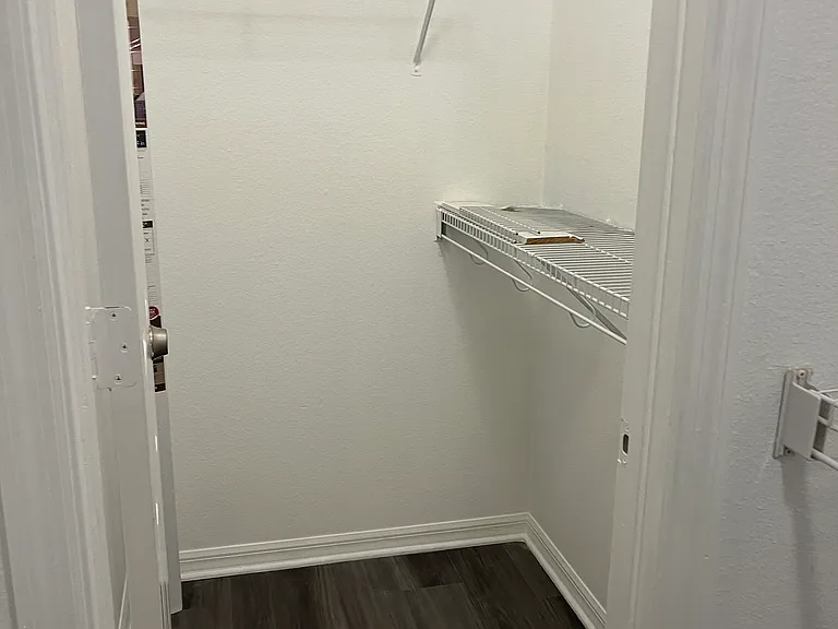 107 S Roma Way — Photo 16