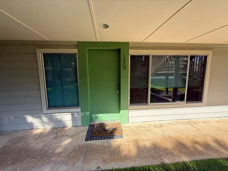 2200 Dickson Dr #123 — Photo 4
