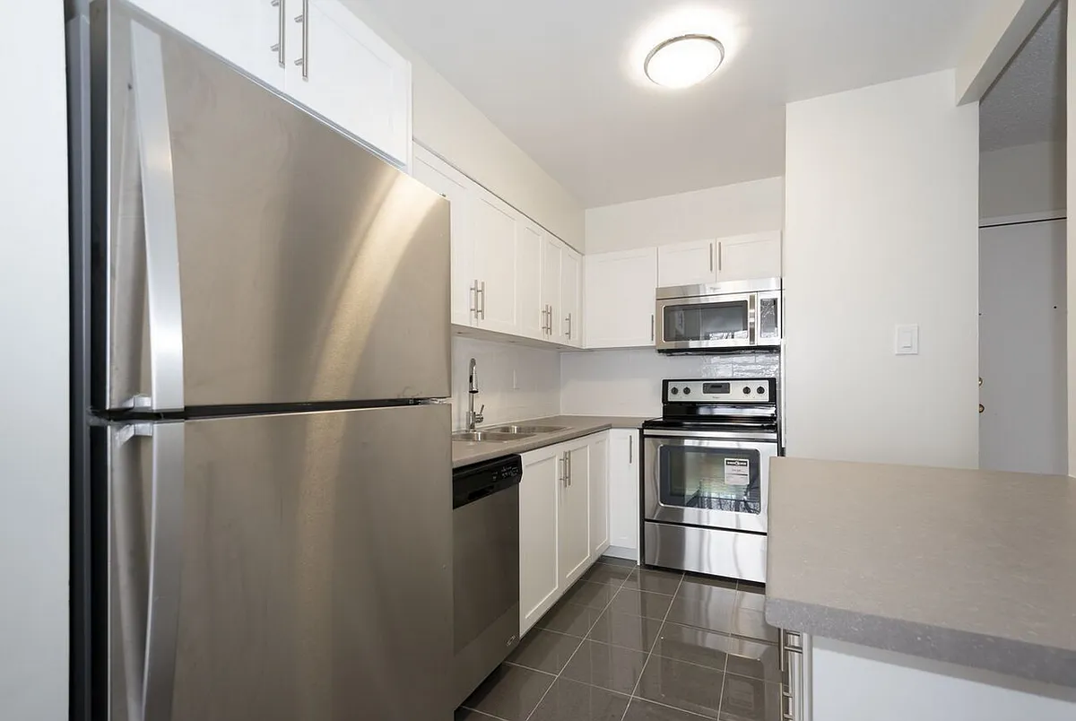 145 Wellington St. — Photo 4