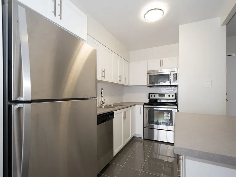 145 Wellington St W — Photo 5