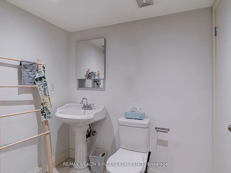 172 Indian Road Cres #LOWER — Photo 9