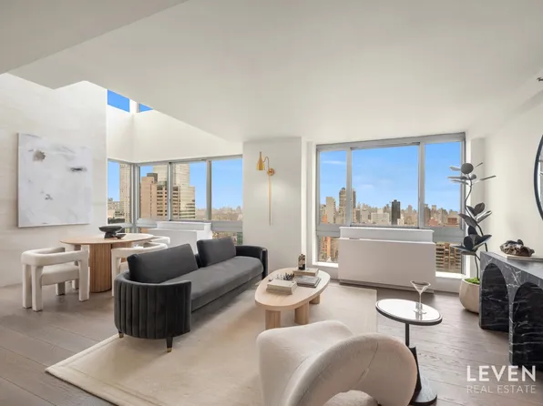 235 East 55th Street PHB image 2 of 17