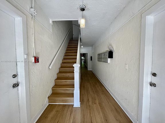 3rd image of 931 Catalonia Ave #3