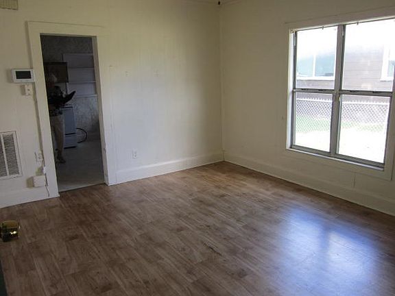4th image of 212 E Bullard Ave