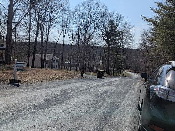 5th image of 9 Hollow Dr #9