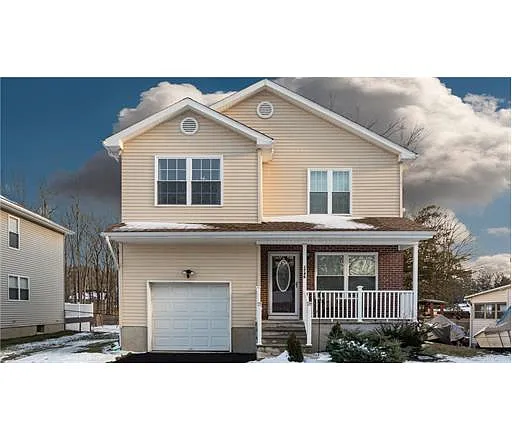 1746 Holly Rd photo 1