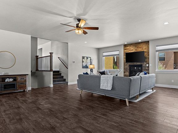 4th image of 498 Tiara Rado Ct
