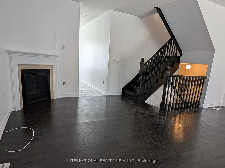 734 Yarfield Cres #MAIN — Photo 5
