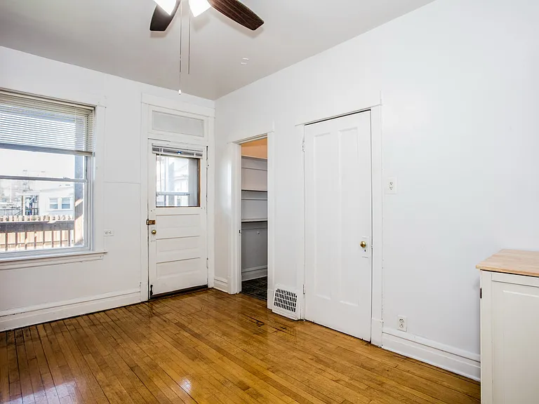 4636 W Barry Ave #1 — Photo 23