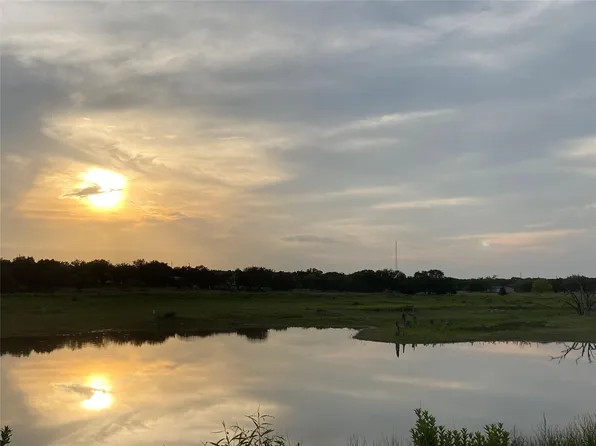 90 Lakeshore Rd, Bertram, TX 78605