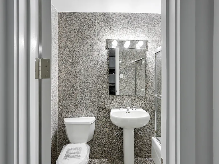 315 W 57th St #10A — Photo 9
