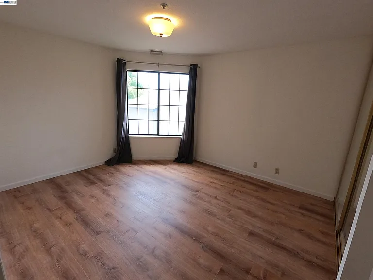 19179 Alpha Ct — Photo 32