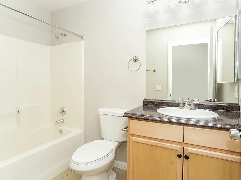 504 Stonehurst Dr — Photo 14