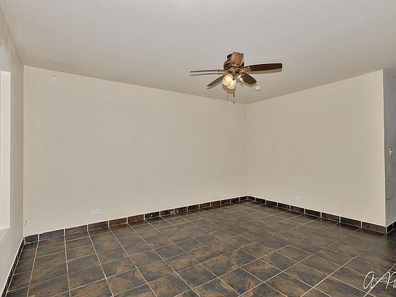 4th image of 1221 Barberry Ln