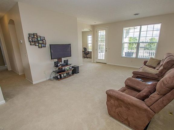 3rd image of 38755 Renwood Ave
