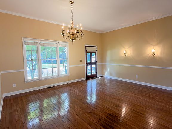 4th image of 326 Reddoch Rd