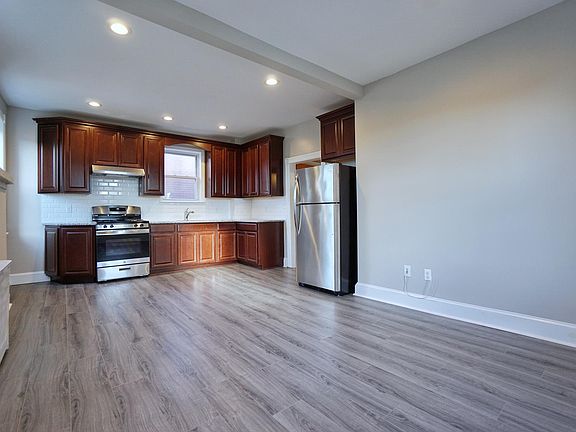 3rd image of 543 W Caswell Ave #2