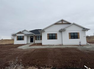 W173 Meadow Ridge Trl, Kaukauna, WI 54130