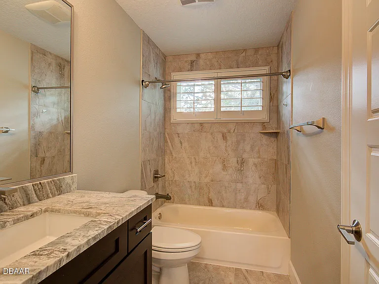 1320 N Beach St — Photo 32