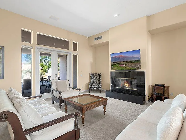 8 Macbeth Ct — Photo 12