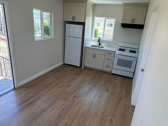 3rd image of 5219 Gifford Ave #5219