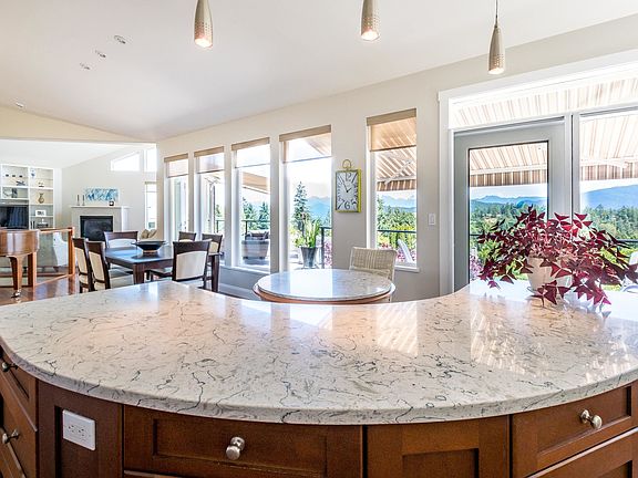 5th image of 830 Bayview Heights Rd