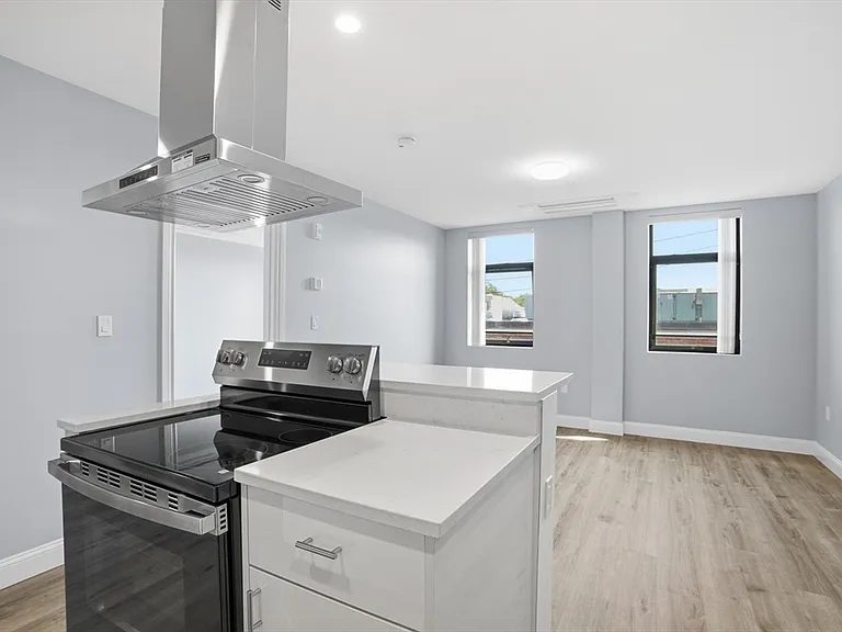 632 Centre St #305 — Photo 6