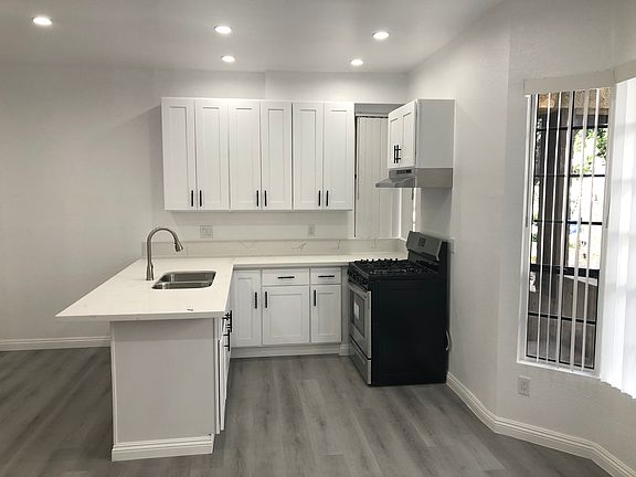 3rd image of 10234 Tujunga Canyon Blvd #102