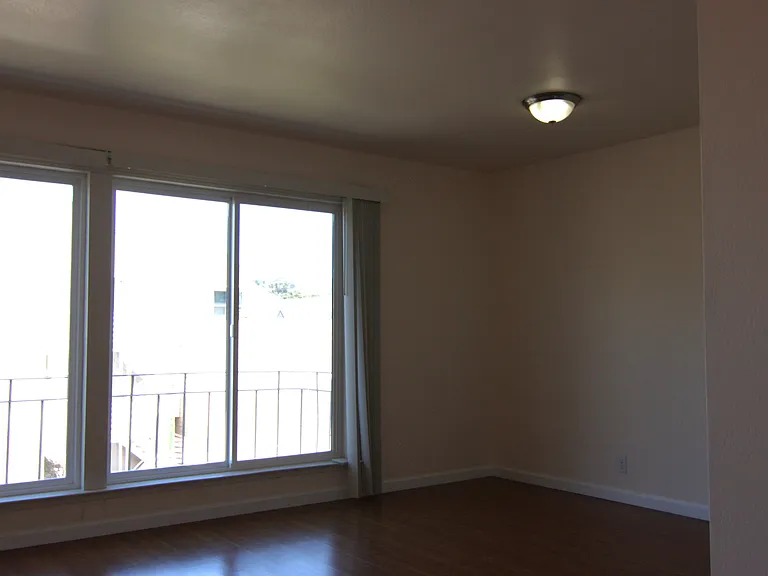 1251 8th Ave #4 — Photo 2