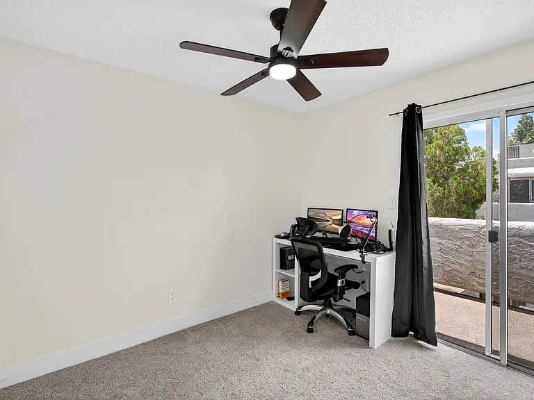 946 E Diamond Dr — Photo 15