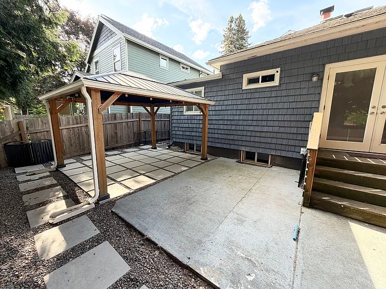 9216 N Portsmouth Ave — Photo 3