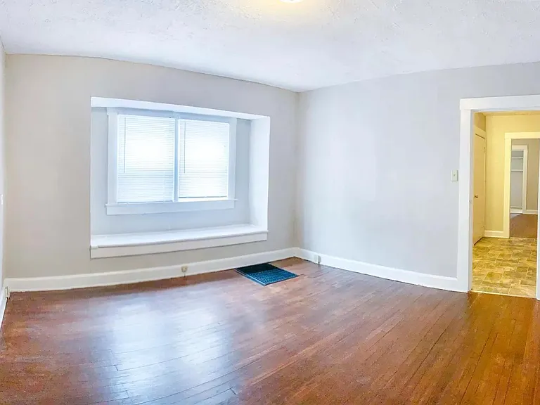 429 S Keystone Ave — Photo 6