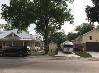 587 E Common St, New Braunfels, TX 78130