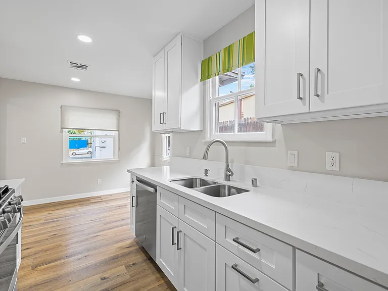 2348 Del Mar Rd — Photo 9