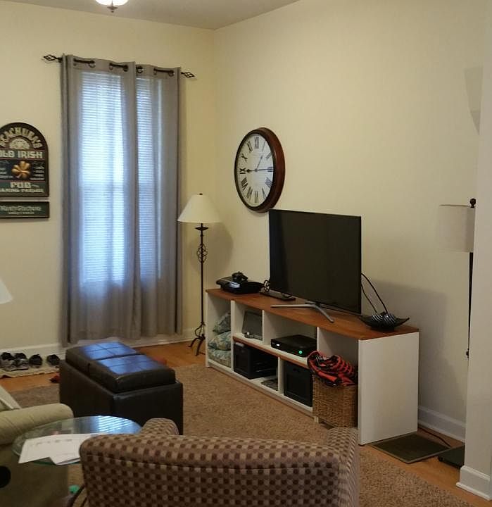 Living Room (2 of 5)