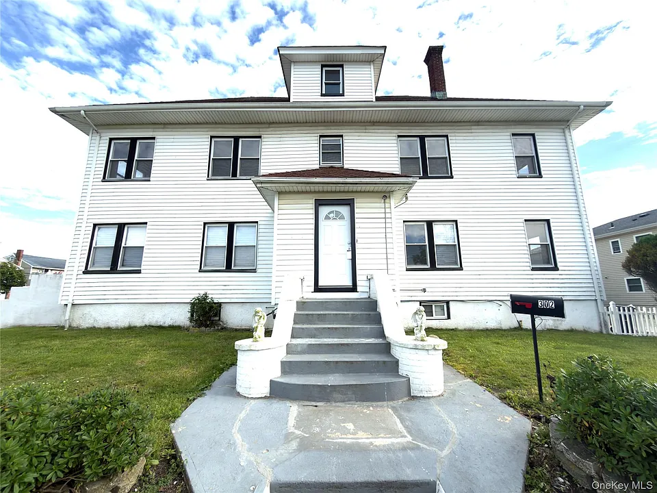 517 Laurelton Blvd