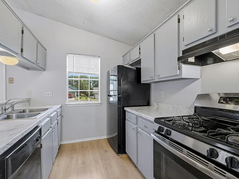 1809 Gracy Farms Ln #A — Photo 8
