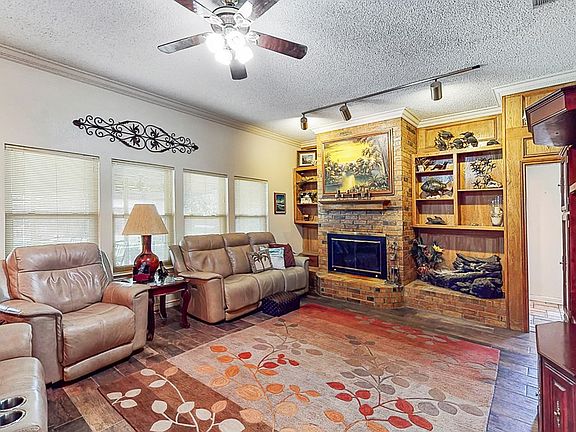 4th image of 9 Dartmouth Cir