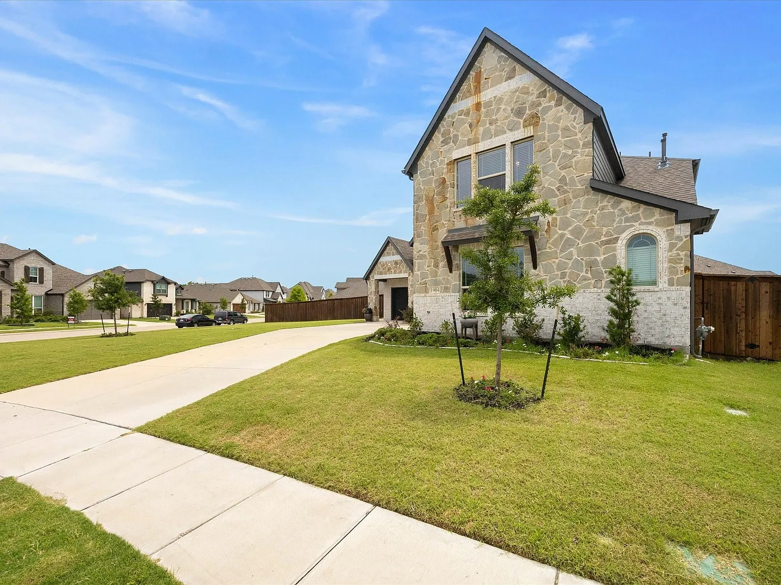 5 bed, 4.0 bath, 3480 sqft, $3,900 — Photo 4