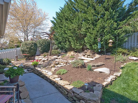 5th image of 9109 Hailes Abbey Ln